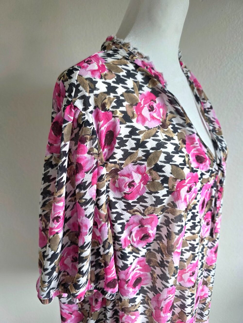 TORRID Pink Rose Floral Houndstooth Chiffon Puff Sleeve Blouse Ruffle Plus 1X - Picture 4 of 7